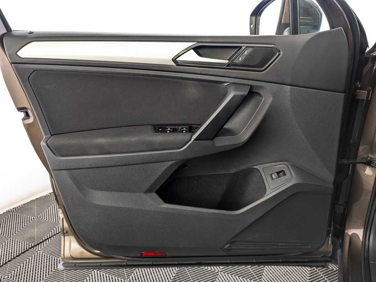 Б/У Фольксваген Тигуан 2017 года. Фото: #14