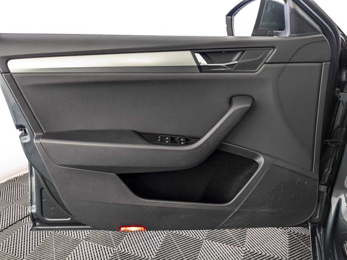 Б/У Шкода Суперб 2019 года. Фото: #14