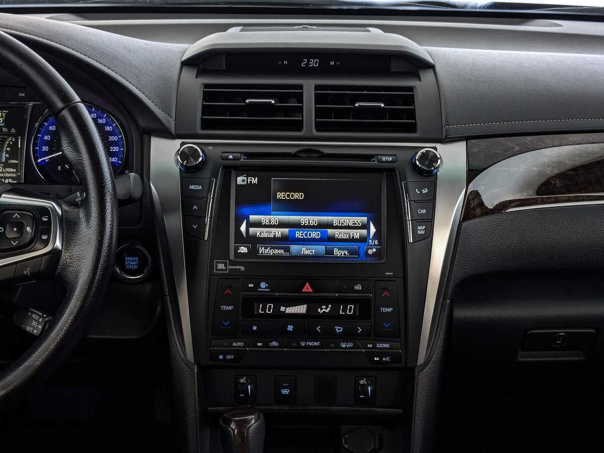 Б/У Тойота Камри 2016 года. Фото: #12