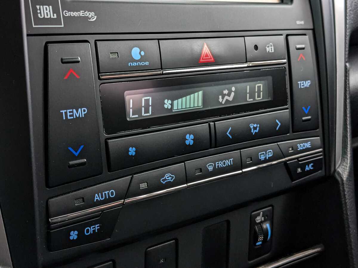 Б/У Тойота Камри 2016 года. Фото: #16