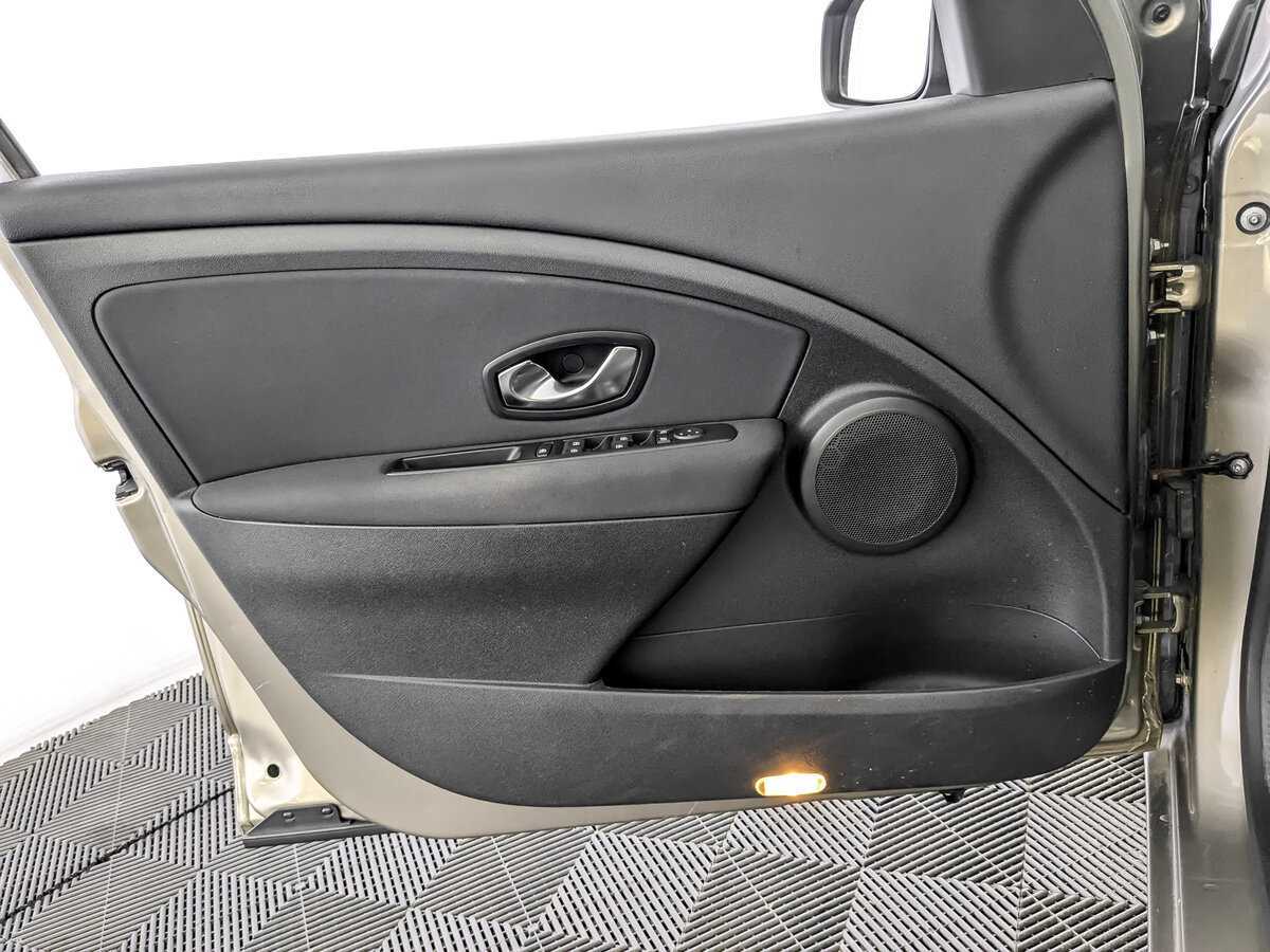 Б/У Рено Флюенс 2012 года. Фото: #14