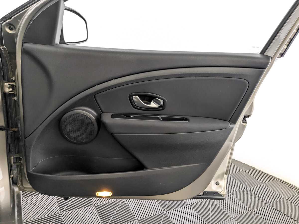 Б/У Рено Флюенс 2012 года. Фото: #19