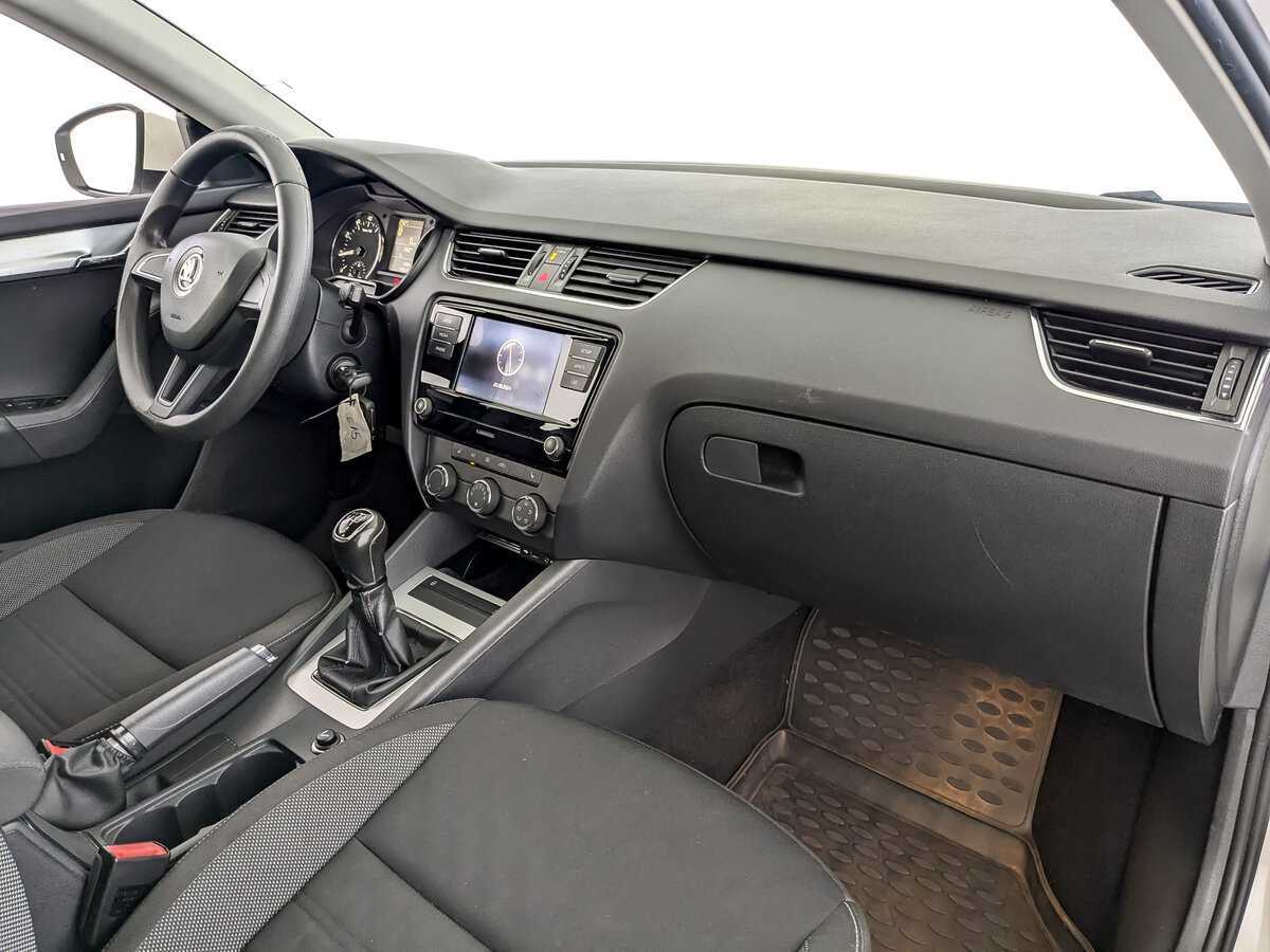 Б/У Шкода Октавия 2017 года. Фото: #8