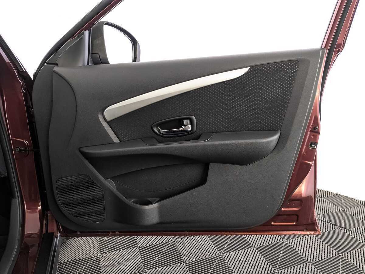 Б/У Ниссан Альмера 2016 года. Фото: #20