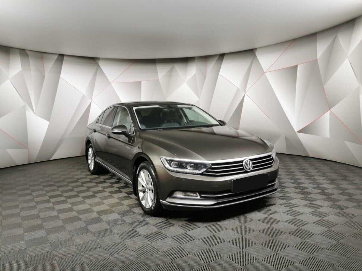 Volkswagen Passat 2018 года с пробегом. Фото: #2