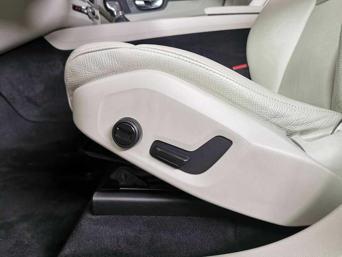 Volvo XC60 2018 года с пробегом. Фото: #16