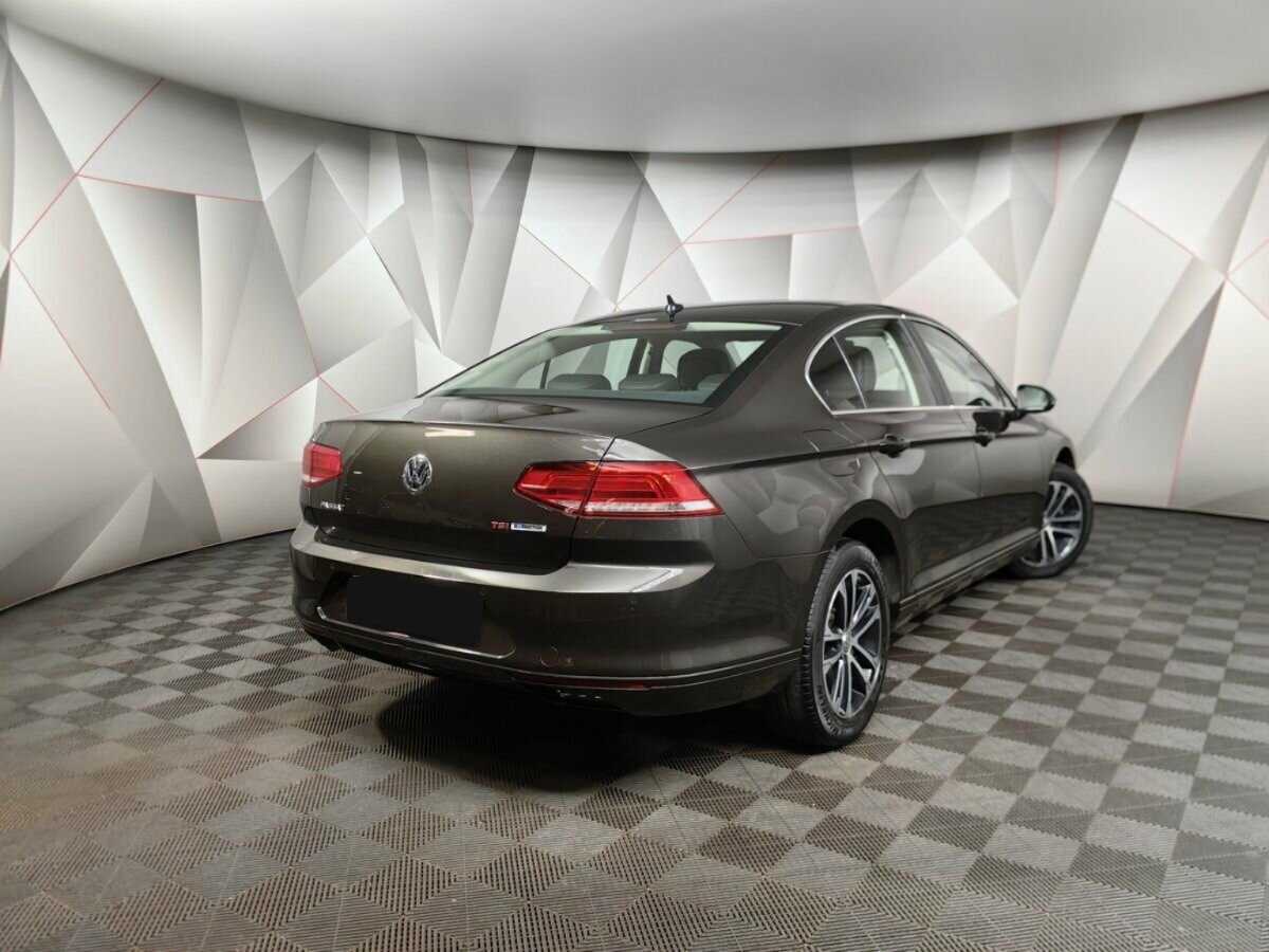 Volkswagen Passat 2017 года с пробегом. Фото: #1