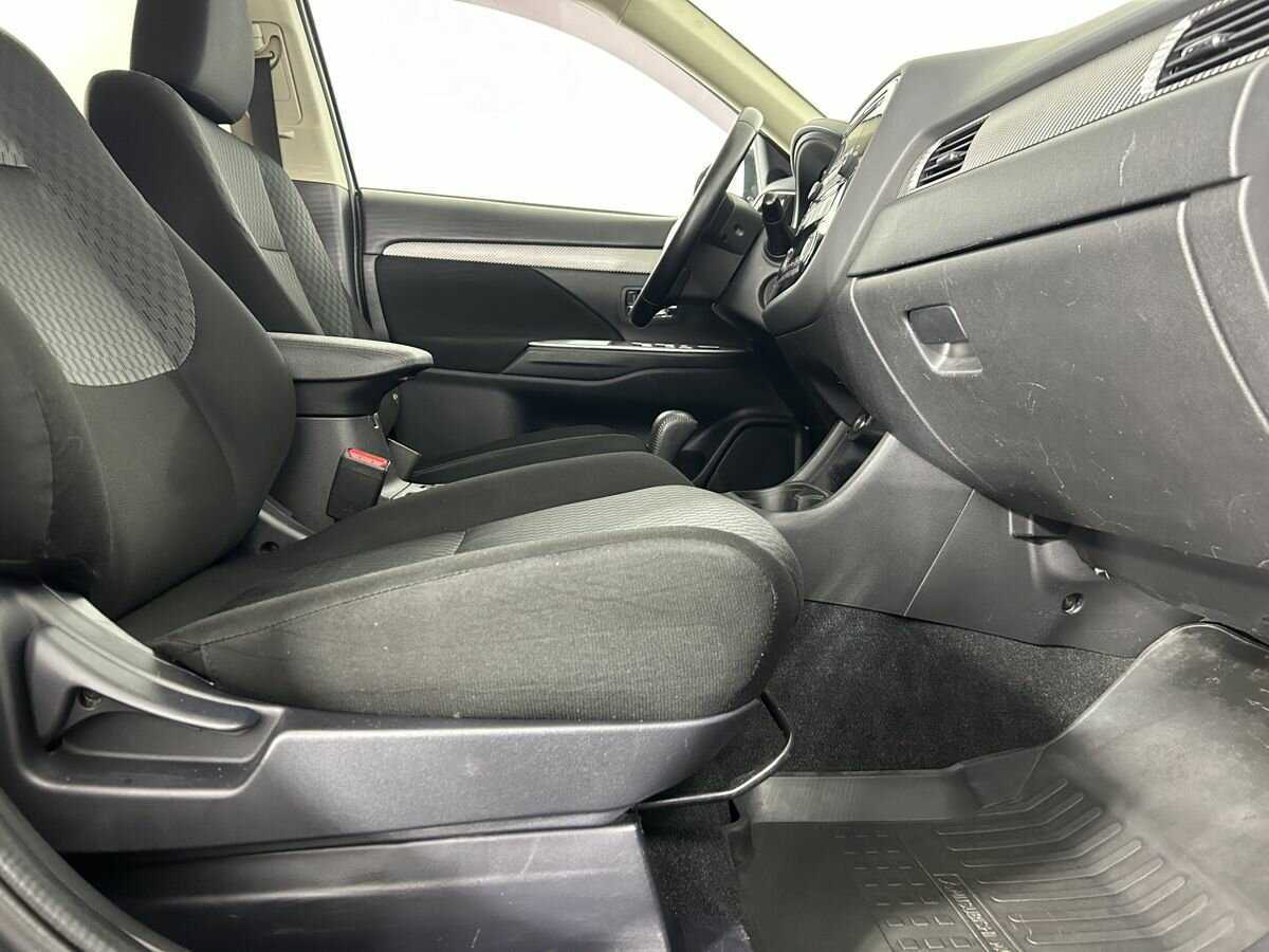 Mitsubishi Outlander 2015 года с пробегом. Фото: #12