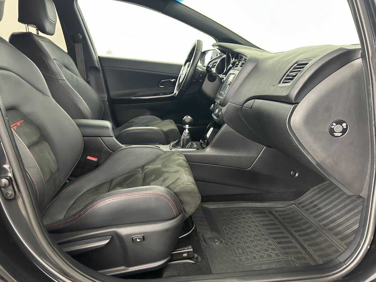 Б/У Киа Сид ГТ 2017 года. Фото: #13