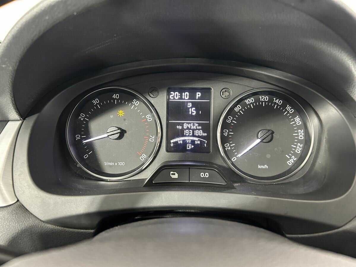 Б/У Шкода Рапид 2014 года. Фото: #10