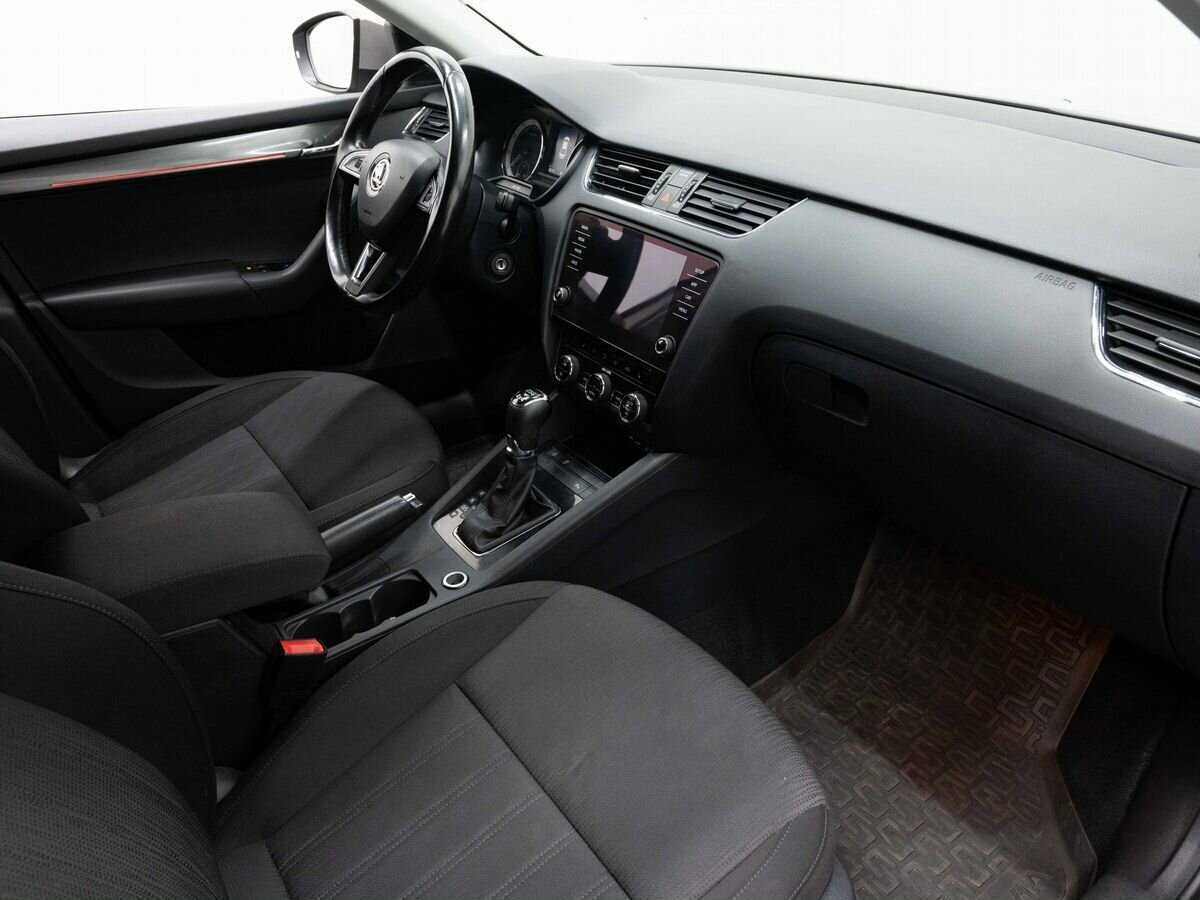 Б/У Шкода Октавия 2017 года. Фото: #10