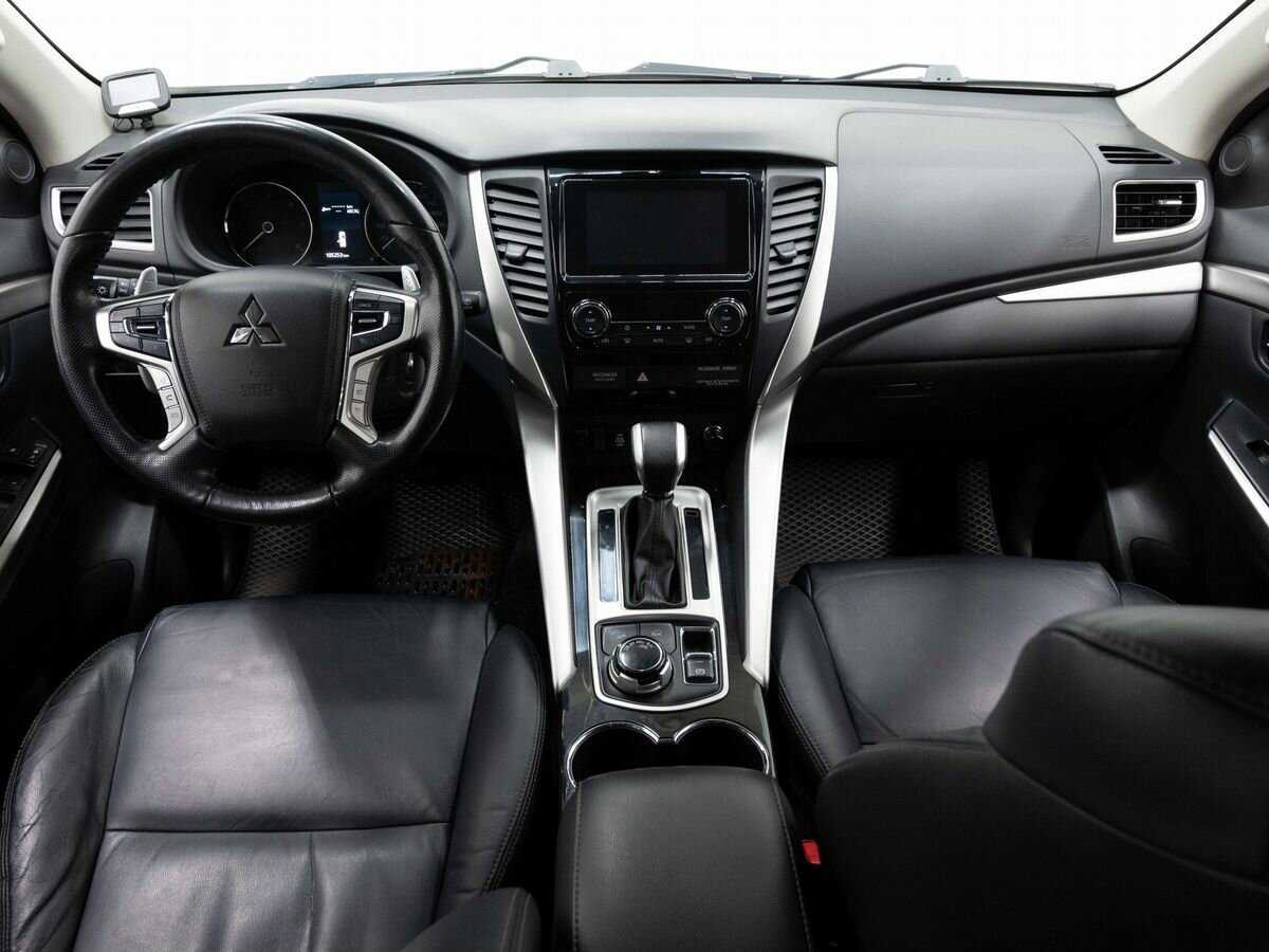 Mitsubishi Pajero Sport 2017 года с пробегом. Фото: #12