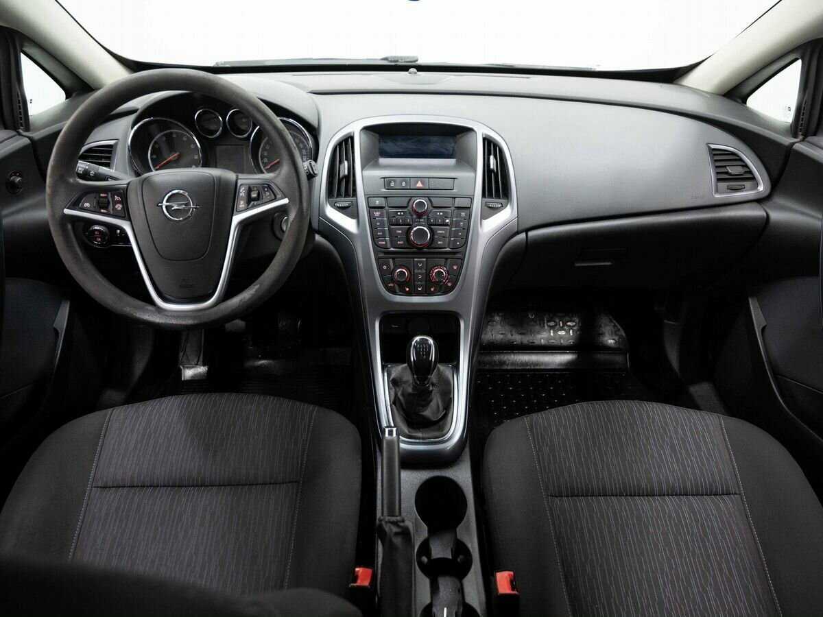 Б/У Опель Астра 2013 года. Фото: #11