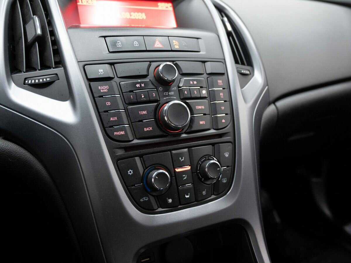 Б/У Опель Астра 2013 года. Фото: #16