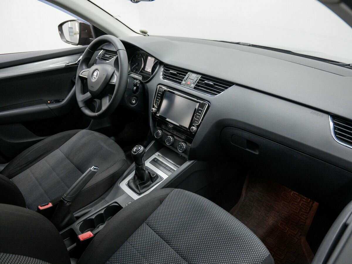 Б/У Шкода Октавия 2013 года. Фото: #6