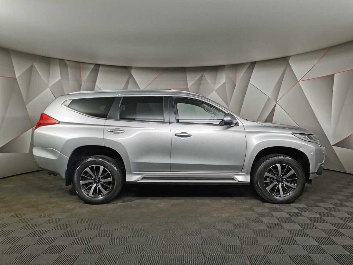 Mitsubishi Pajero Sport 2017 года с пробегом. Фото: #5