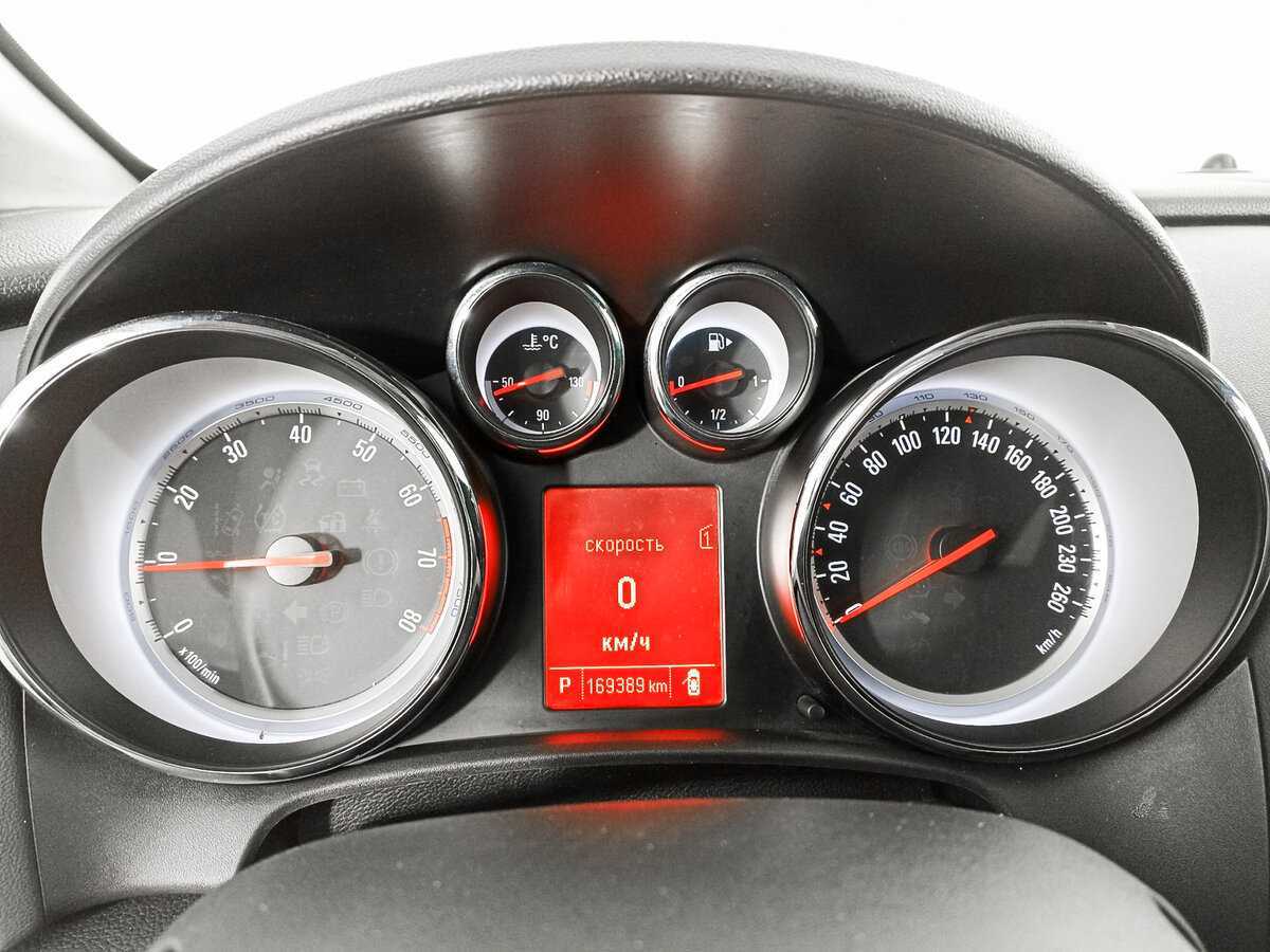 Б/У Опель Астра 2013 года. Фото: #10