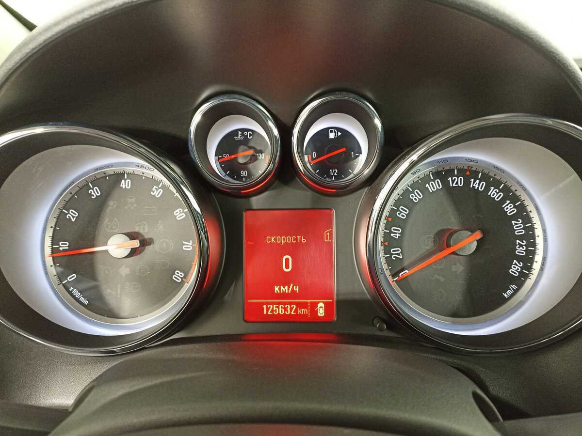 Opel Astra 2013 года с пробегом. Фото: #10