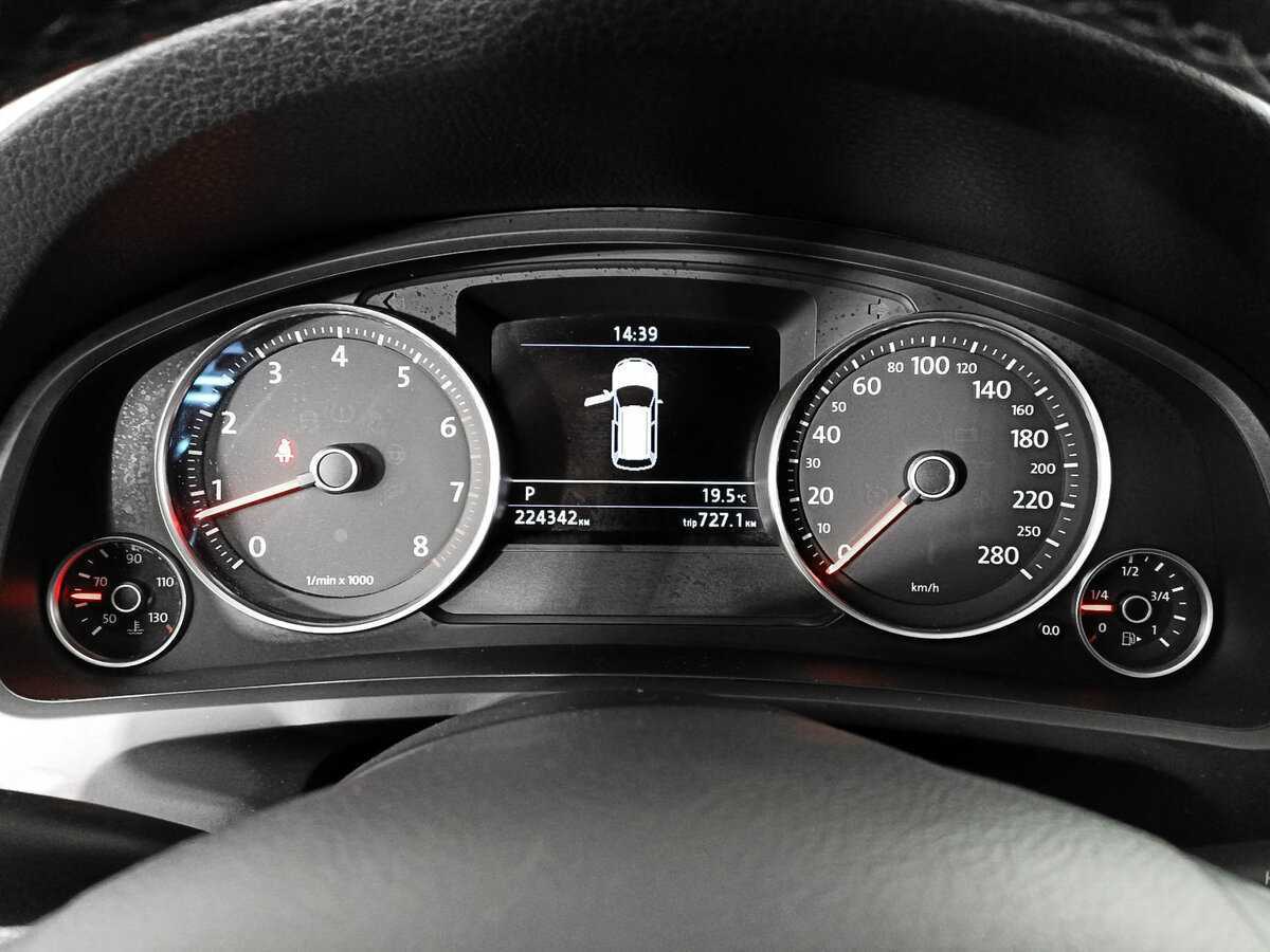 Б/У Фольксваген Туарег 2013 года. Фото: #7