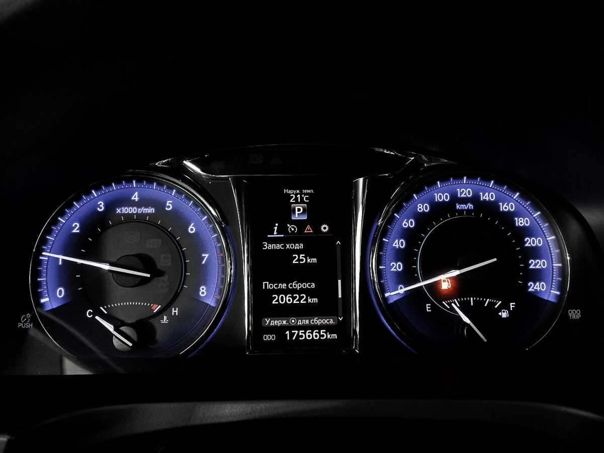 Б/У Тойота Камри 2015 года. Фото: #8