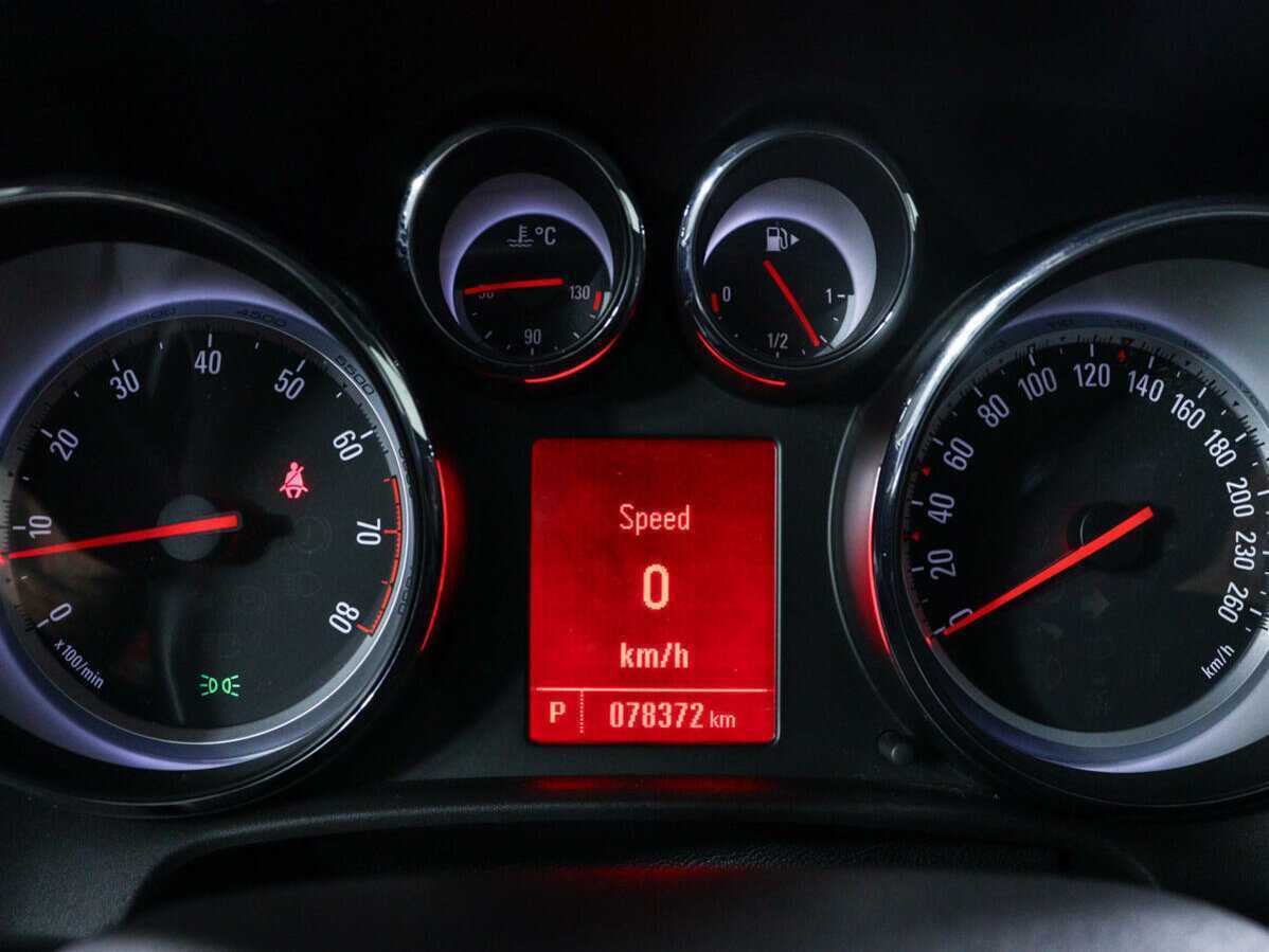 Б/У Опель Астра 2014 года. Фото: #10