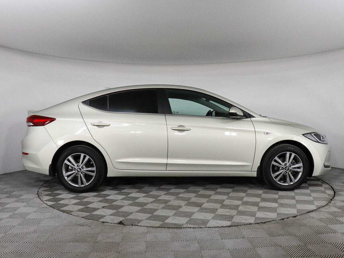Hyundai Elantra 2017 года с пробегом. Фото: #3