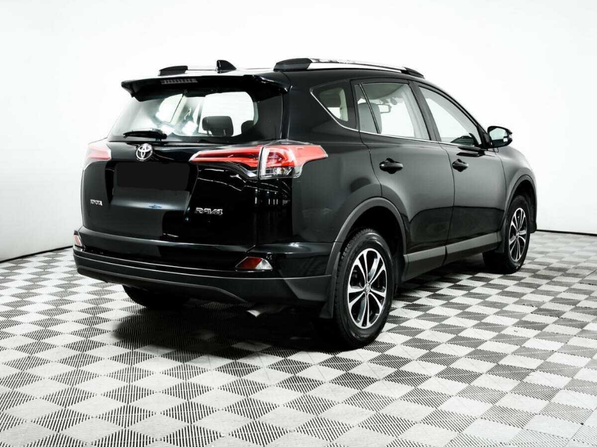 Toyota RAV4 2018 года с пробегом. Фото: #4