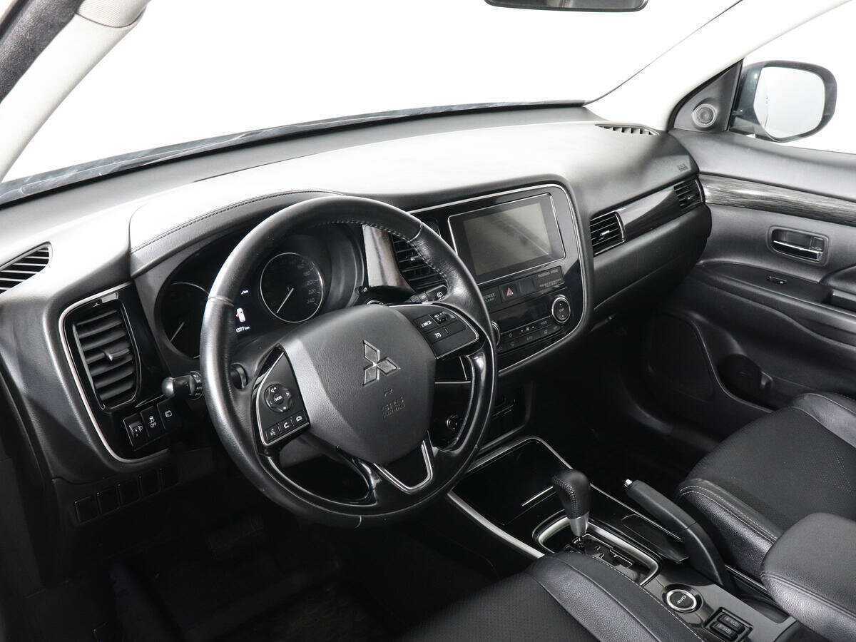 Mitsubishi Outlander 2017 года с пробегом. Фото: #8