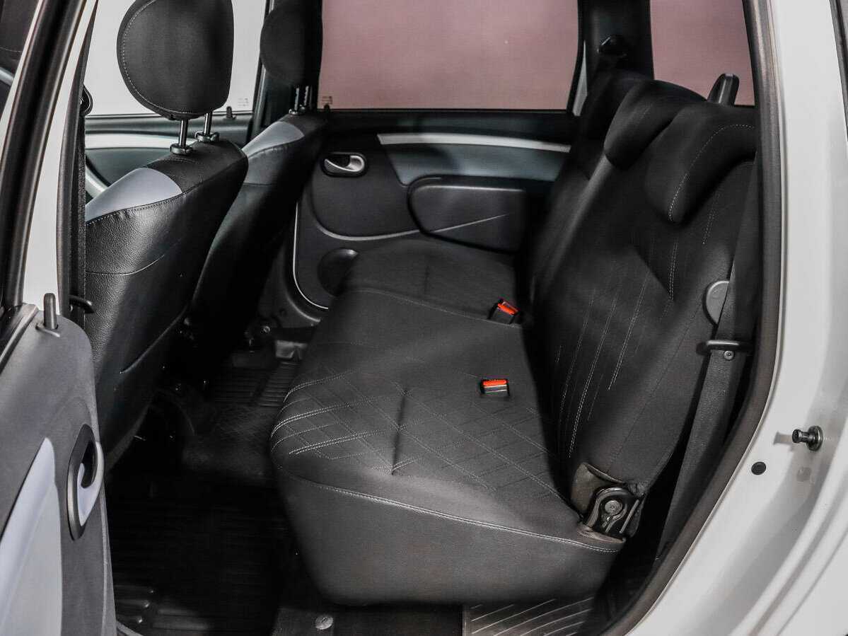 Б/У Лада (ВАЗ) Ларгус 2015 года. Фото: #9