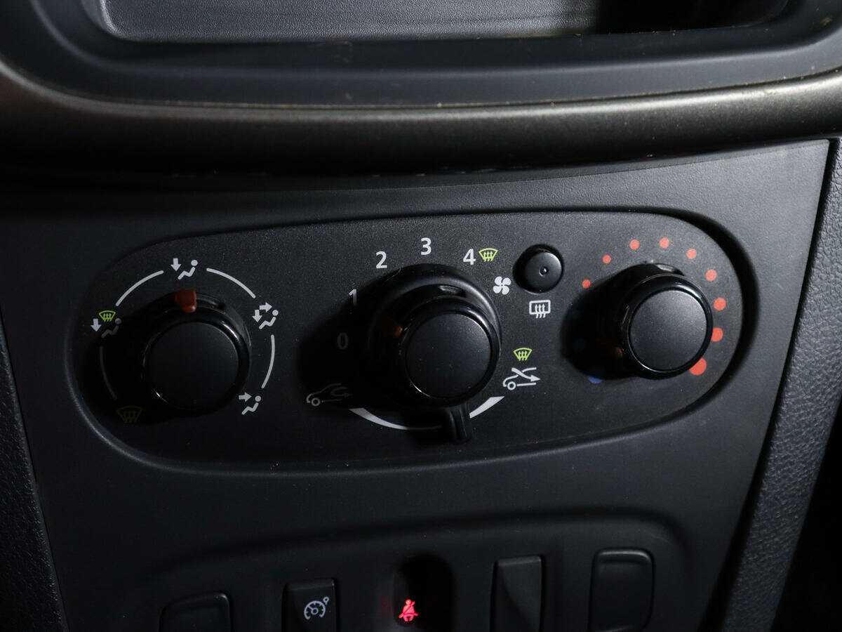 Б/У Рено Сандеро 2015 года. Фото: #17