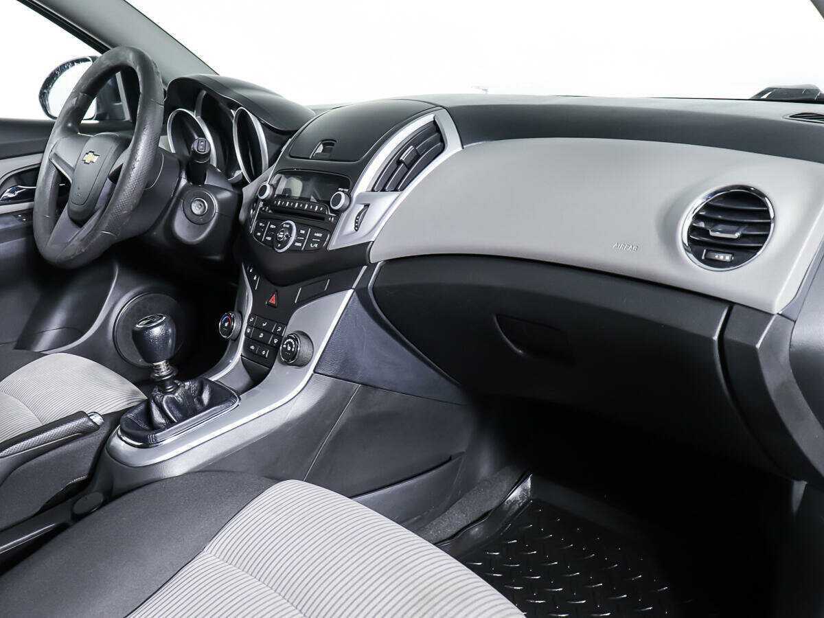 Б/У Шевроле Круз 2014 года. Фото: #10