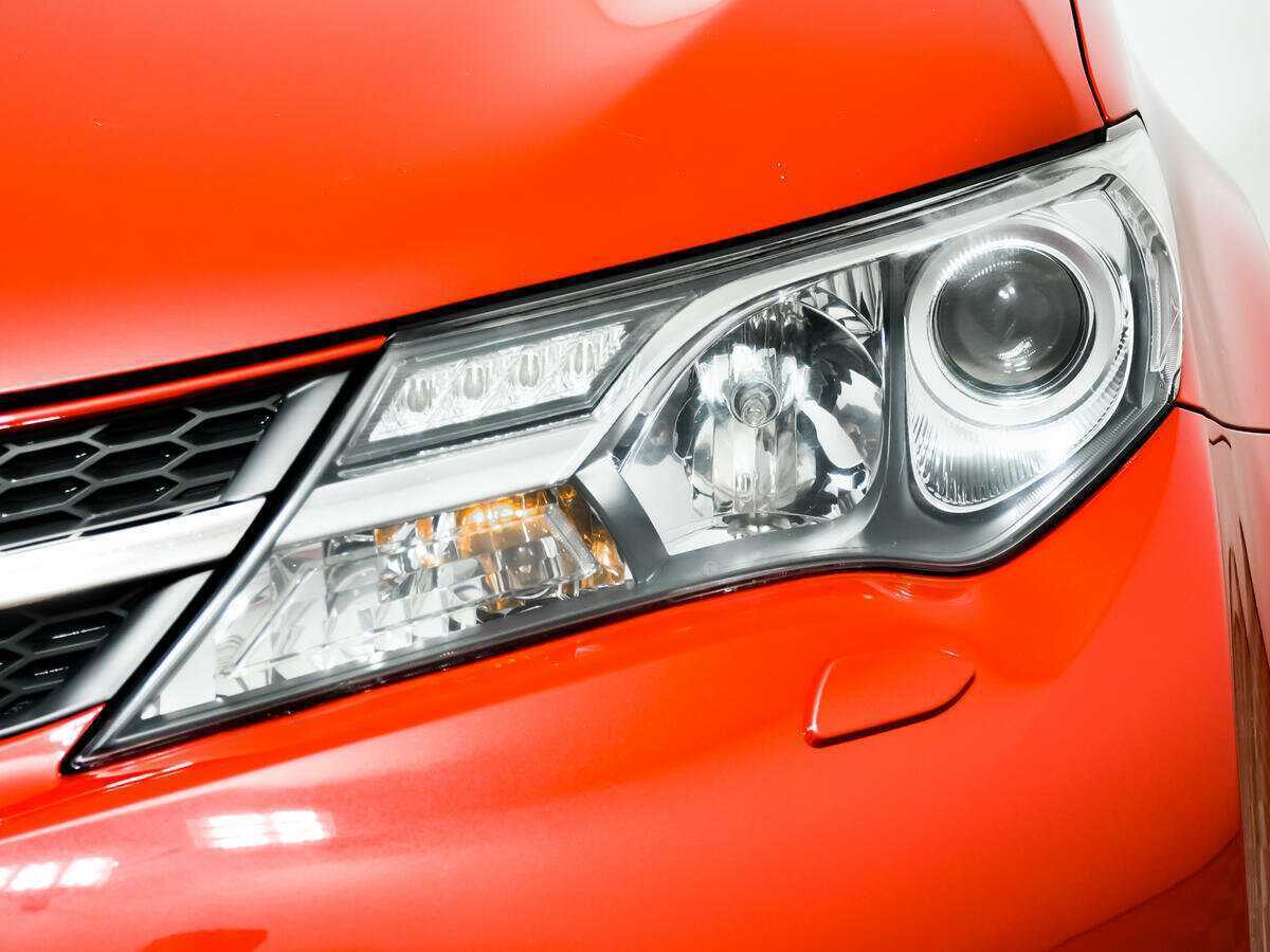 Б/У Тойота Рав4 2014 года. Фото: #14