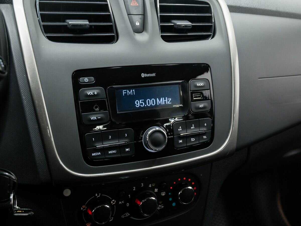 Б/У Рено Логан 2021 года. Фото: #18