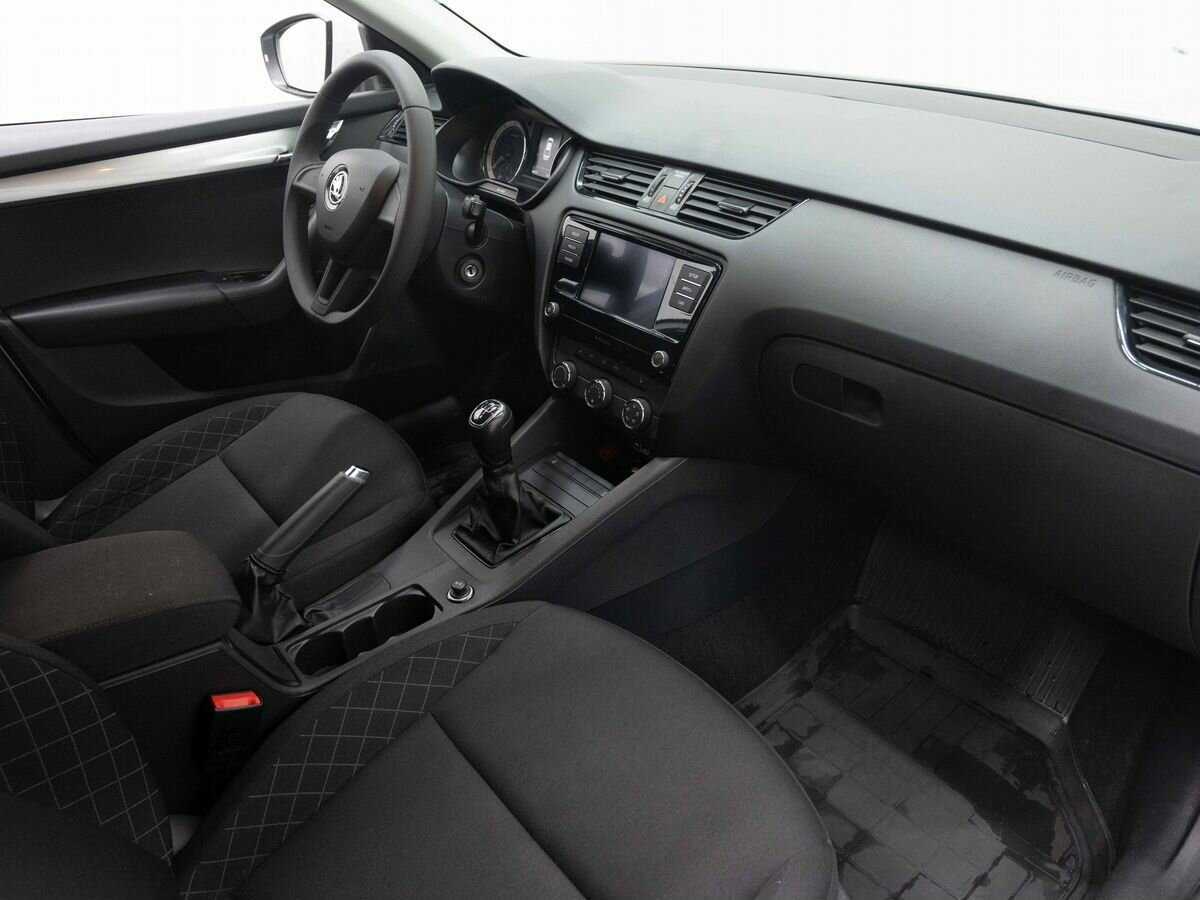 Б/У Шкода Октавия 2019 года. Фото: #19