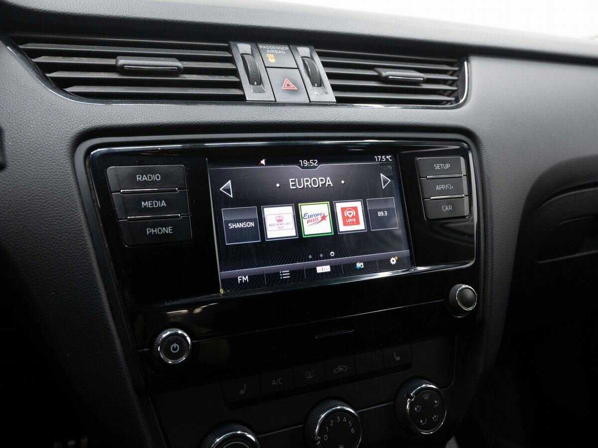 Б/У Шкода Октавия 2018 года. Фото: #16