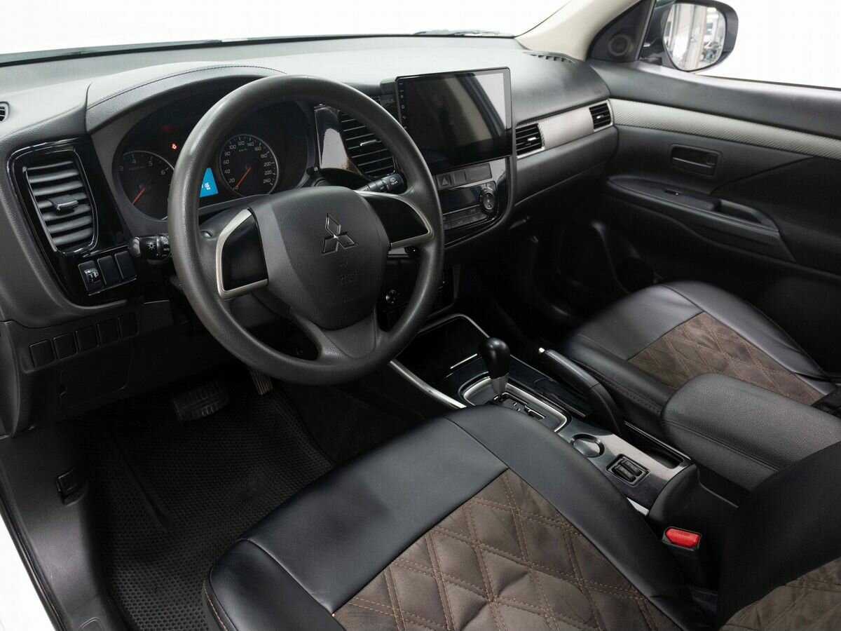 Mitsubishi Outlander 2018 года с пробегом. Фото: #8