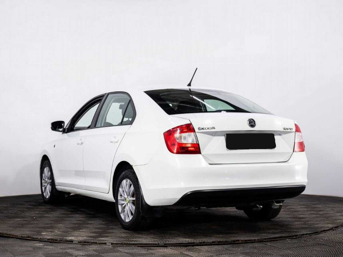 Б/У Шкода Рапид 2015 года. Фото: #3