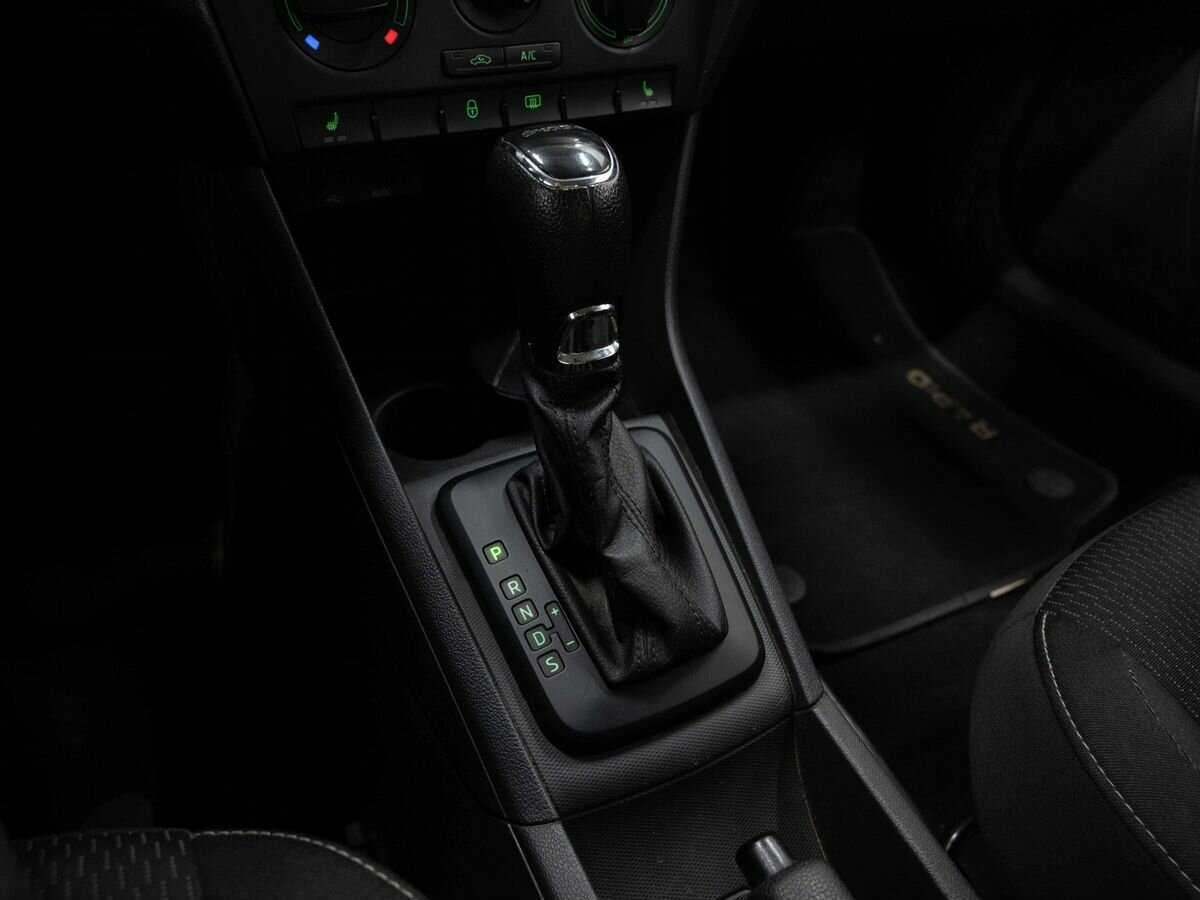 Б/У Шкода Рапид 2015 года. Фото: #18