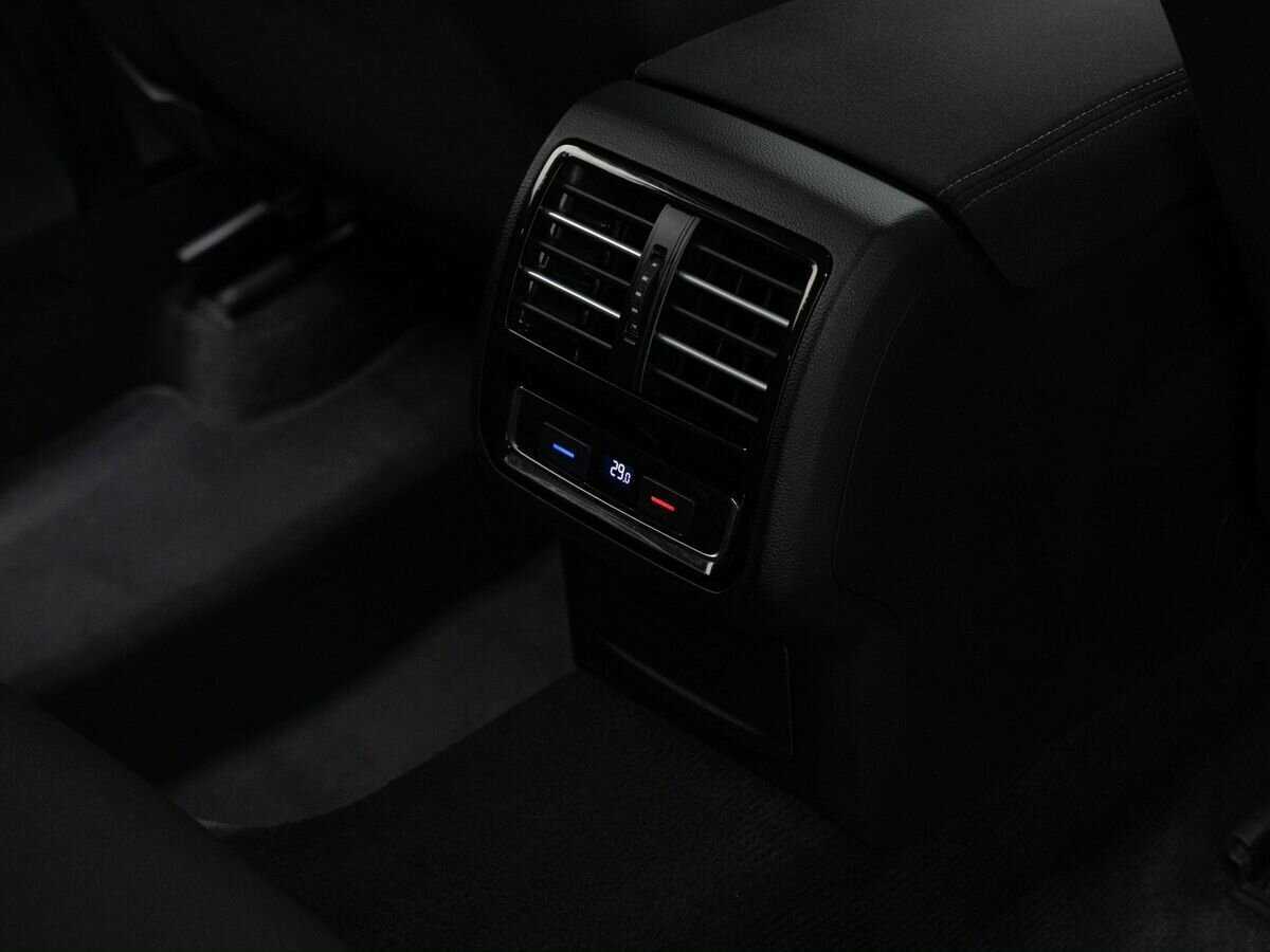 Б/У Фольксваген Пассат 2018 года. Фото: #9