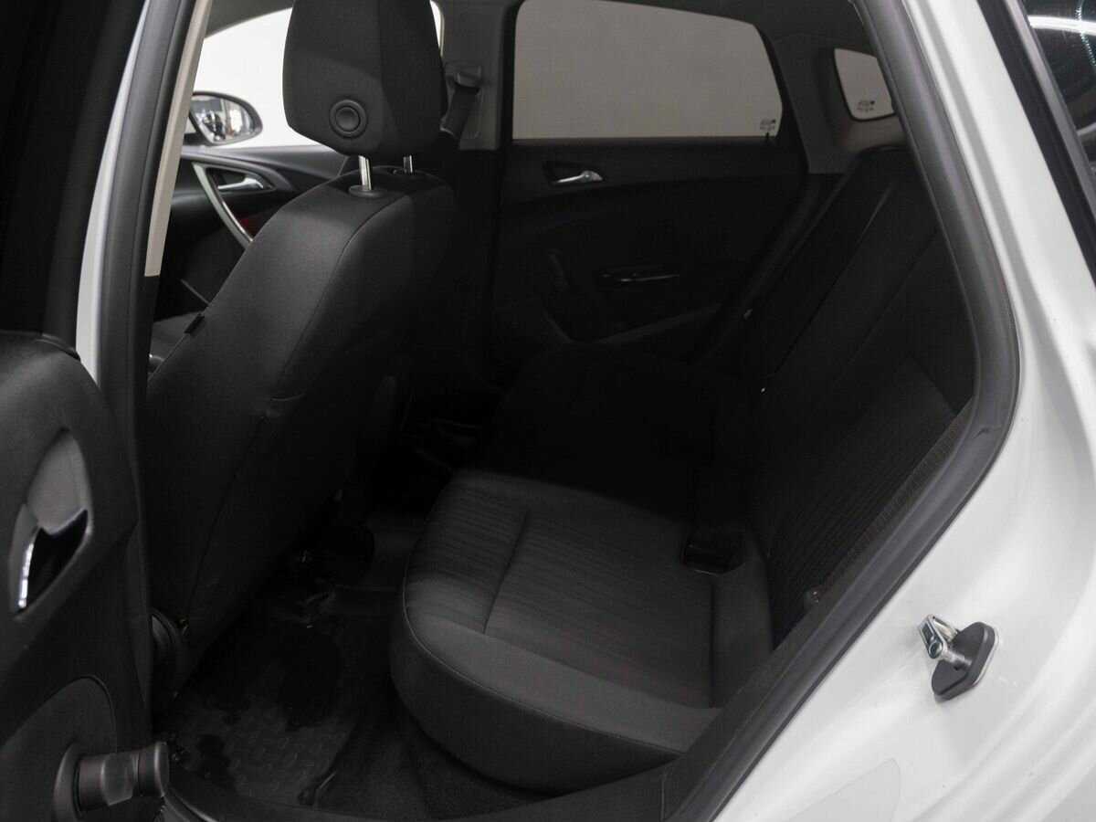 Б/У Опель Астра 2013 года. Фото: #8