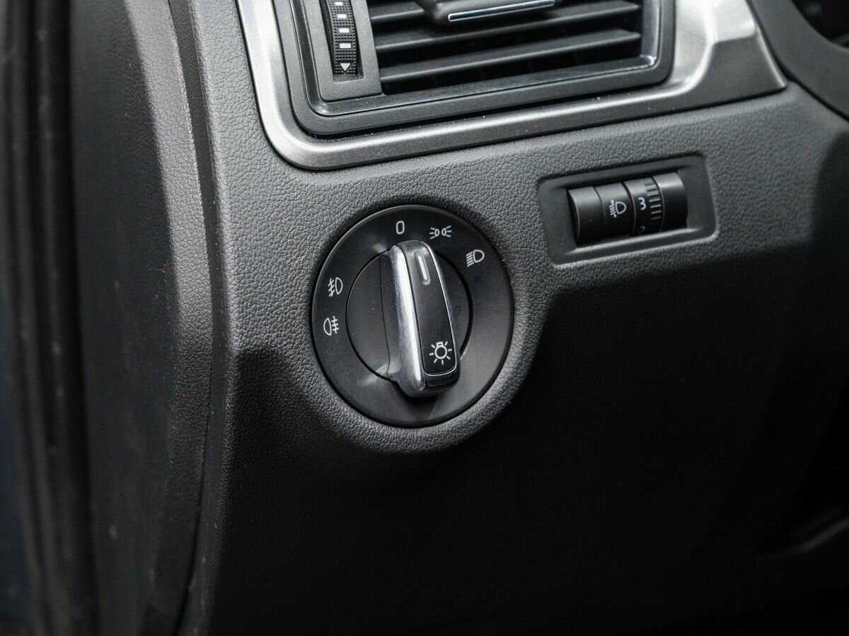 Б/У Шкода Рапид 2014 года. Фото: #13