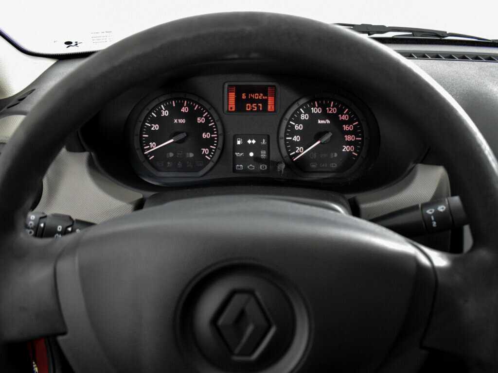 Б/У Рено Логан 2013 года. Фото: #13