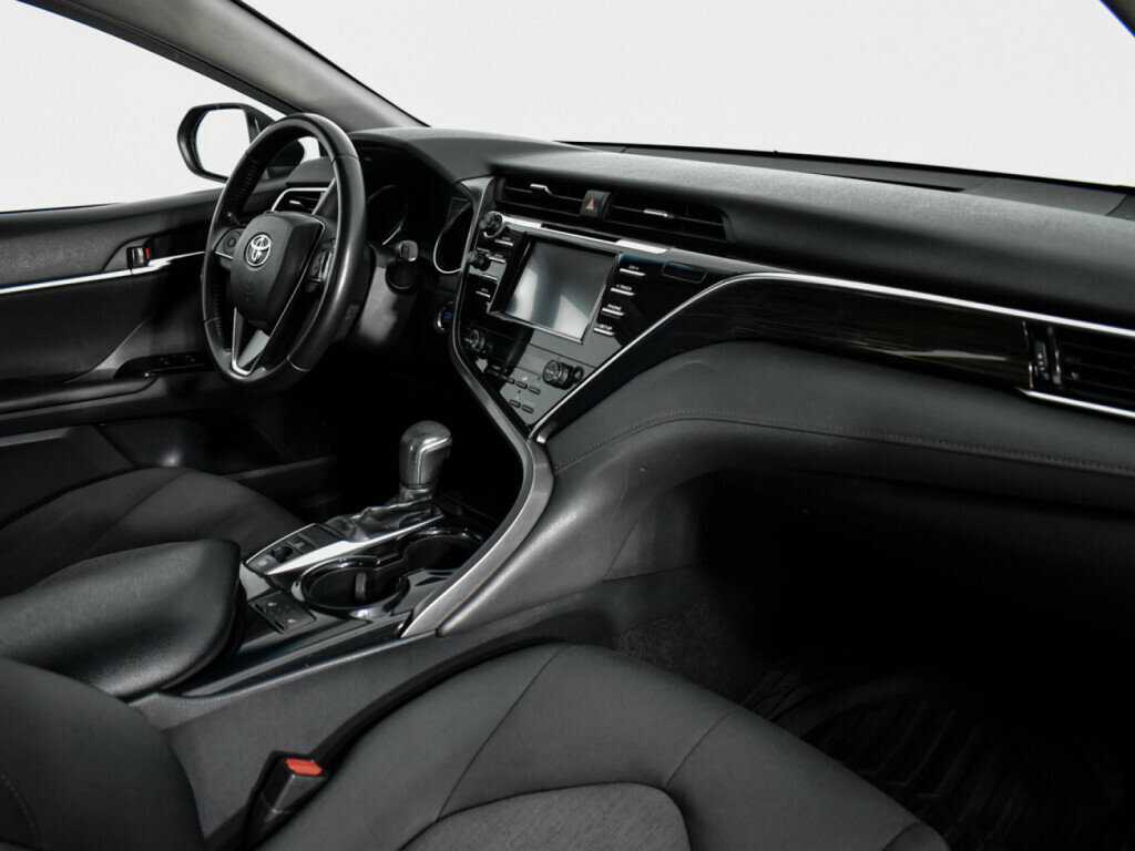 Б/У Тойота Камри 2018 года. Фото: #10