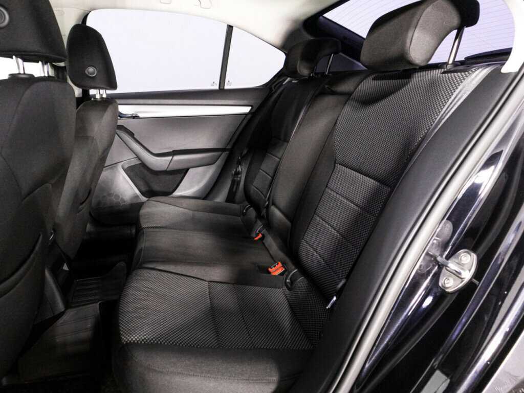 Б/У Шкода Октавия 2013 года. Фото: #9