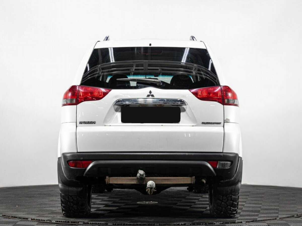 Б/У Митсубиши Паджеро Спорт 2014 года. Фото: #4