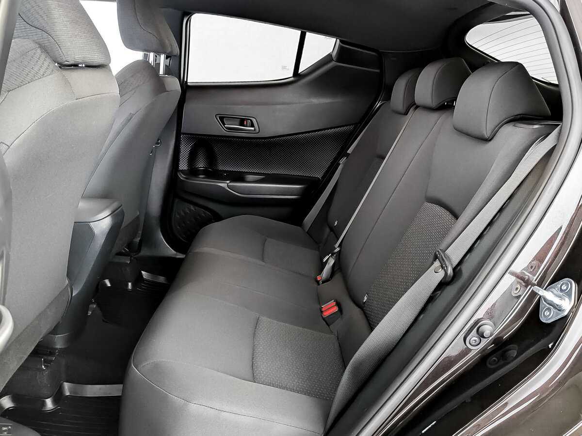 Toyota C-HR 2019 года с пробегом. Фото: #11