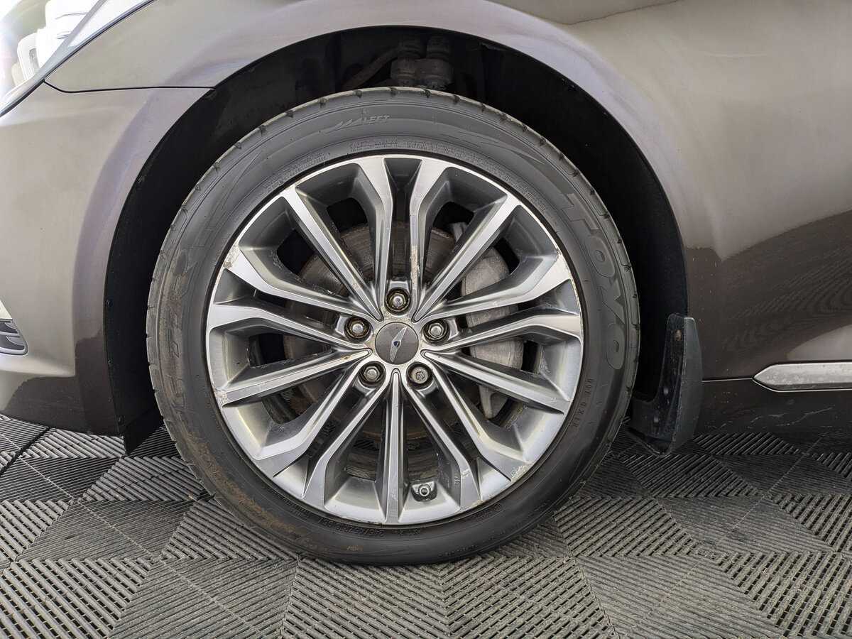 Hyundai Genesis 2015 года с пробегом. Фото: #16