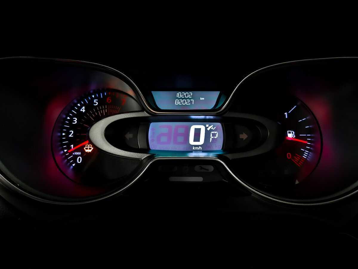 Б/У Рено Каптюр 2021 года. Фото: #12