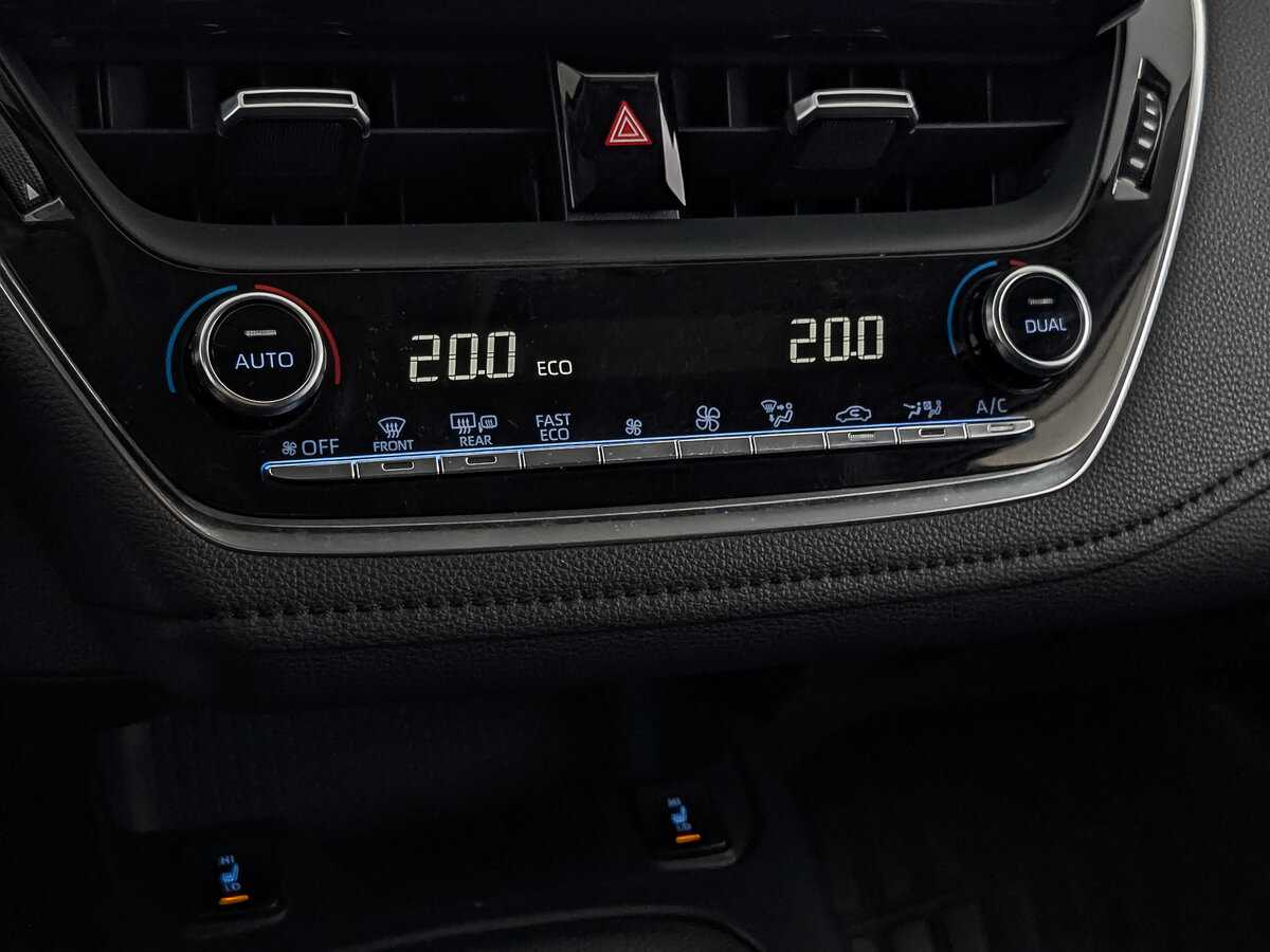 Б/У Тойота Королла 2019 года. Фото: #22