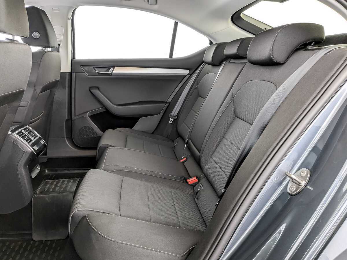 Б/У Шкода Суперб 2018 года. Фото: #11